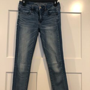 AMERICAN EAGLE JEANS